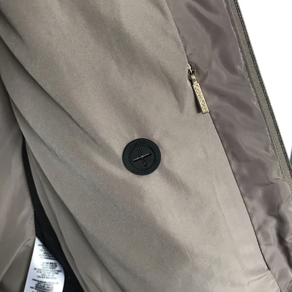 Calvin Klein Puffy Vest - Picture 4 of 7